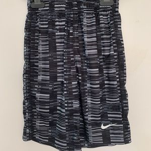 Nike Therma-Fit Dri-Fit shorts - size S (8/9)